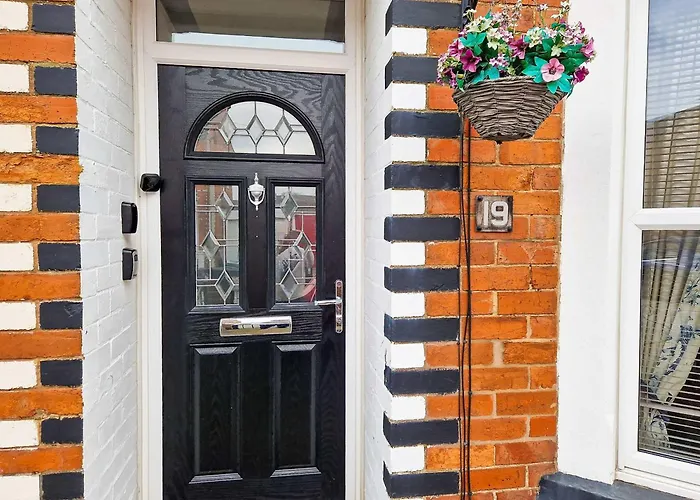 Tudor Delightful House Central Gloucester By Staystaycations