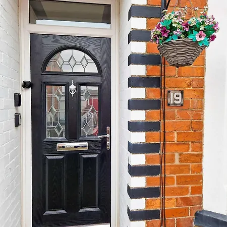 Tudor Delightful House Central Gloucester By Staystaycations Exterior photo
